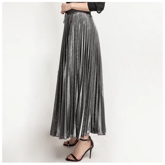 The SAVONNA Metallic Full Skirt - Picture 12 of 15
